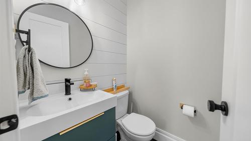 208-1004 23Rd Avenue, Cranbrook, BC - Indoor Photo Showing Bathroom