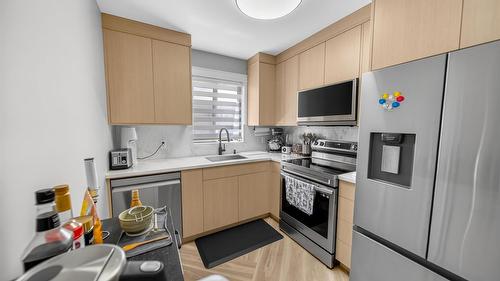 208-1004 23Rd Avenue, Cranbrook, BC - Indoor Photo Showing Kitchen With Stainless Steel Kitchen