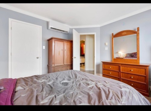 Master Bedroom - 9302 Rue Riverin, Brossard, QC - Indoor Photo Showing Bedroom