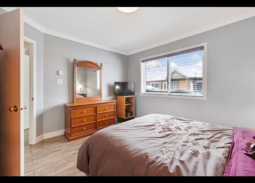 Master Bedroom - 9302 Rue Riverin, Brossard, QC - Indoor Photo Showing Bedroom