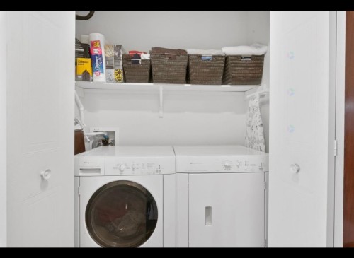 Laundry - 9302 Rue Riverin, Brossard, QC - Indoor Photo Showing Laundry Room