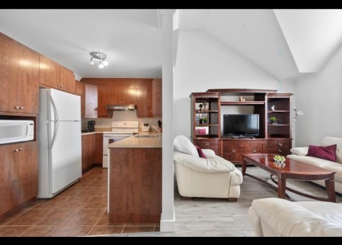 Overall view - 9302 Rue Riverin, Brossard, QC - Indoor Photo Showing Kitchen