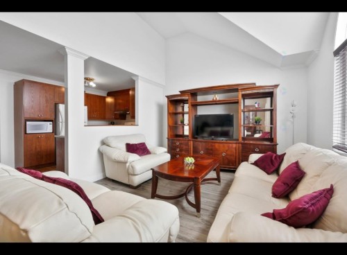 Living Room - 9302 Rue Riverin, Brossard, QC - Indoor Photo Showing Living Room