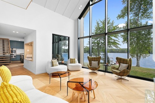 Salle familiale - 94 Av. Palmer, Otter Lake, QC - Indoor Photo Showing Living Room