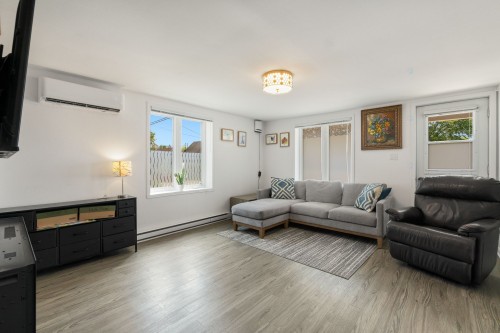 Living Room - 22 2E Avenue, Windsor, QC - Indoor Photo Showing Living Room