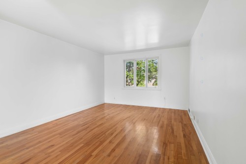 Living Room - 4018 Rue Mackenzie, Montréal (Côte-Des-Neiges/Notre-Dame-De-Grâce), QC - Indoor Photo Showing Other Room