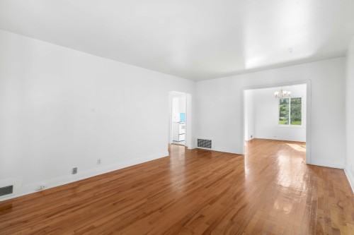 Living Room - 4018 Rue Mackenzie, Montréal (Côte-Des-Neiges/Notre-Dame-De-Grâce), QC - Indoor Photo Showing Other Room