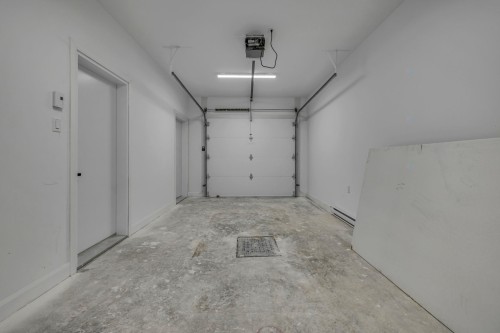 Garage - 1060 Rue Gabriel-Dumont, Québec (Sainte-Foy/Sillery/Cap-Rouge), QC - Indoor Photo Showing Garage