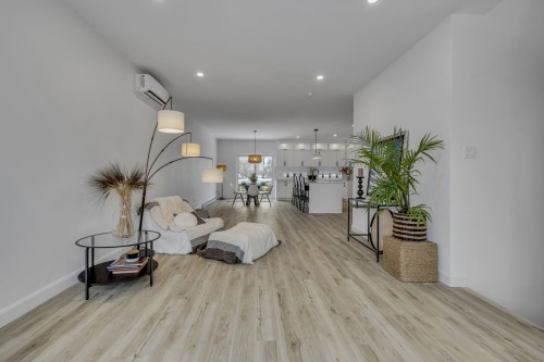 Salon - 1060 Rue Gabriel-Dumont, Québec (Sainte-Foy/Sillery/Cap-Rouge), QC - Indoor