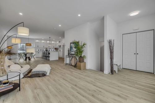 Salon - 1060 Rue Gabriel-Dumont, Québec (Sainte-Foy/Sillery/Cap-Rouge), QC - Indoor