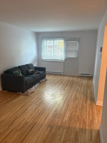 Living Room - 2-7728 Av. De L'Épée, Montréal (Villeray/Saint-Michel/Parc-Extension), QC - Indoor Photo Showing Living Room