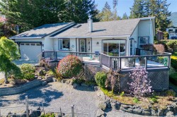 1277 Selkirk Dr Nanaimo, BC V9R 5Z5