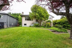 3205 Aldridge St Saanich, BC V8P 4L7