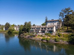 #3-67 Gorge Rd WESTSaanich, BC V9A 1L9