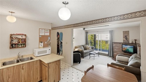 #106-695 Castle Crag Cres  Courtenay, BC V9J 1L0