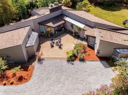 596 Towner Rd North Saanich, BC V8L 5L8