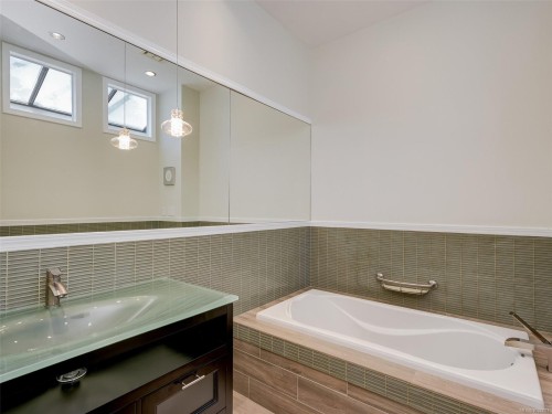 596 Towner Rd, North Saanich, BC 