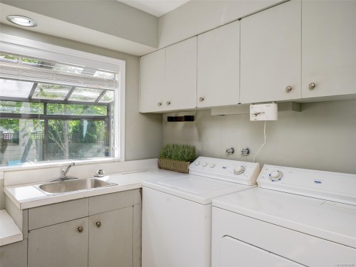 596 Towner Rd, North Saanich, BC 