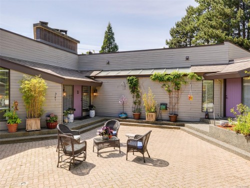 596 Towner Rd, North Saanich, BC 