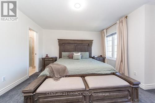 44 Tincomb Crescent, Whitby, ON - Indoor Photo Showing Bedroom
