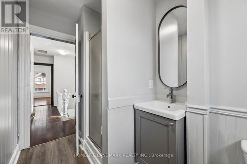 457 Bolivar Street, Peterborough, ON - Indoor Photo Showing Bathroom