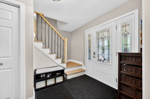 Mud Room - 79 Rue Radisson, Pincourt, QC 