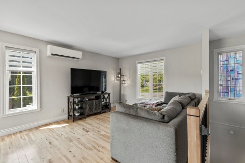 Salon - 2895 Rue Ste-Anne, Sainte-Justine-De-Newton, QC - Indoor Photo Showing Living Room