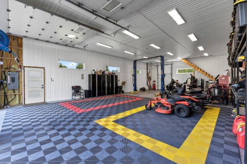Garage - 2895 Rue Ste-Anne, Sainte-Justine-De-Newton, QC - Indoor Photo Showing Garage