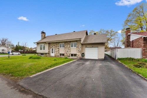 226 Rue Houde  Saint-Eustache, QC J7P 4J6