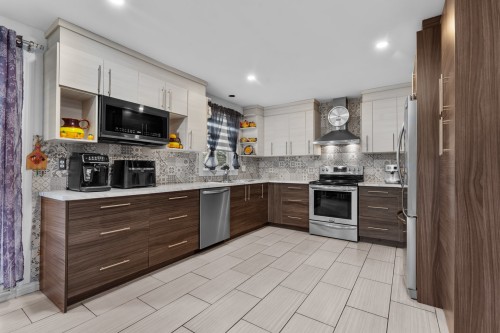 Cuisine - 226 Rue Houde, Saint-Eustache, QC - Indoor Photo Showing Kitchen With Upgraded Kitchen