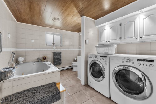Salle de bains - 226 Rue Houde, Saint-Eustache, QC - Indoor Photo Showing Laundry Room