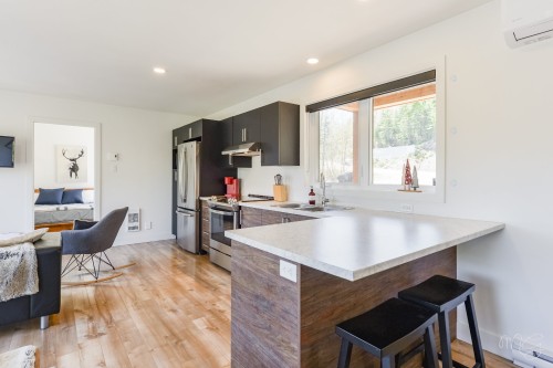 Coin-repas - 71 Rue Du Hameau, Saint-Côme, QC - Indoor Photo Showing Kitchen