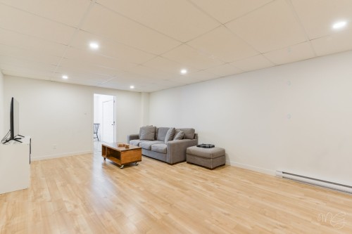 Salle de jeux - 71 Rue Du Hameau, Saint-Côme, QC - Indoor