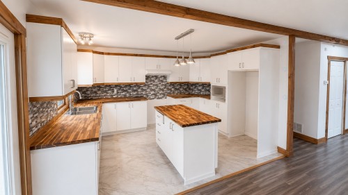 Cuisine - 624 Ch. St-Pierre, Saint-Claude, QC - Indoor Photo Showing Kitchen With Double Sink