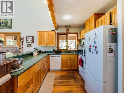 2960 Upper Slocan Park Road, Slocan Park, BC - Indoor Photo Showing Kitchen