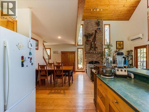 2960 Upper Slocan Park Road, Slocan Park, BC - Indoor