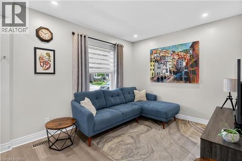 69 Robins Avenue, Hamilton, ON - Indoor Photo Showing Living Room