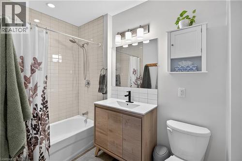 69 Robins Avenue, Hamilton, ON - Indoor Photo Showing Bathroom