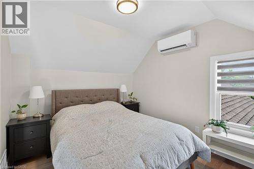 69 Robins Avenue, Hamilton, ON - Indoor Photo Showing Bedroom