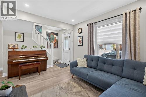 69 Robins Avenue, Hamilton, ON - Indoor Photo Showing Living Room
