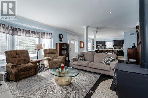 1006 River Street, Muskoka Lakes (Medora), ON - Indoor Photo Showing Living Room