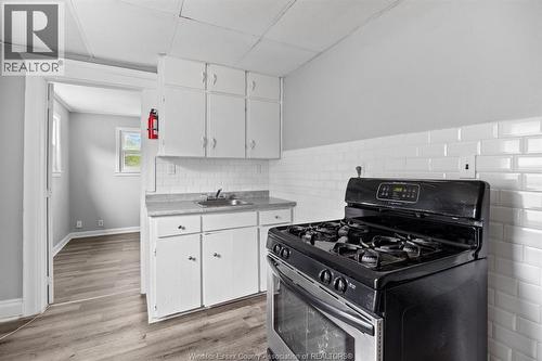 374 Campbell, Windsor, ON - Indoor Photo Showing Kitchen