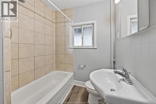 374 Campbell, Windsor, ON - Indoor Photo Showing Bathroom