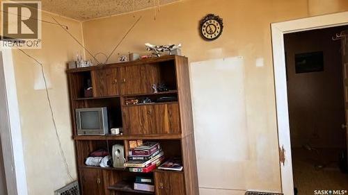 1242 Wolfe Avenue, Moose Jaw, SK - Indoor Photo Showing Other Room