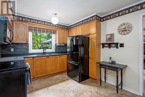 1969 Glenada Crescent, Oakville (Wc Wedgewood Creek), ON - Indoor Photo Showing Kitchen With Double Sink