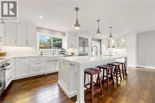 1365 Ester Drive, Burlington, ON - Indoor Photo Showing Kitchen With Upgraded Kitchen