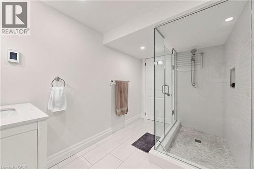 1365 Ester Drive, Burlington, ON - Indoor Photo Showing Bathroom