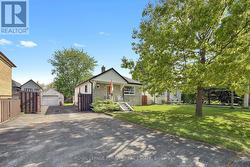 31 BURLINGAME ROAD  Toronto, ON M8W 1Y7