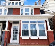 911 WOODBINE AVENUE Toronto, ON M4C 4B6