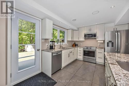 2 Fairhaven Way, Ottawa, ON - Indoor Photo Showing Kitchen With Upgraded Kitchen